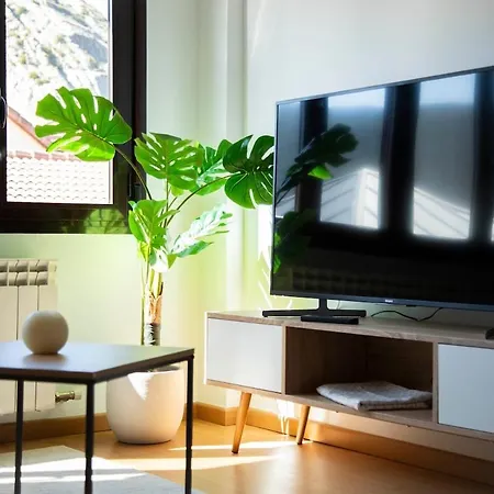 Modern Flat For Pyrenees Adventures - Free Parking Sabiñánigo